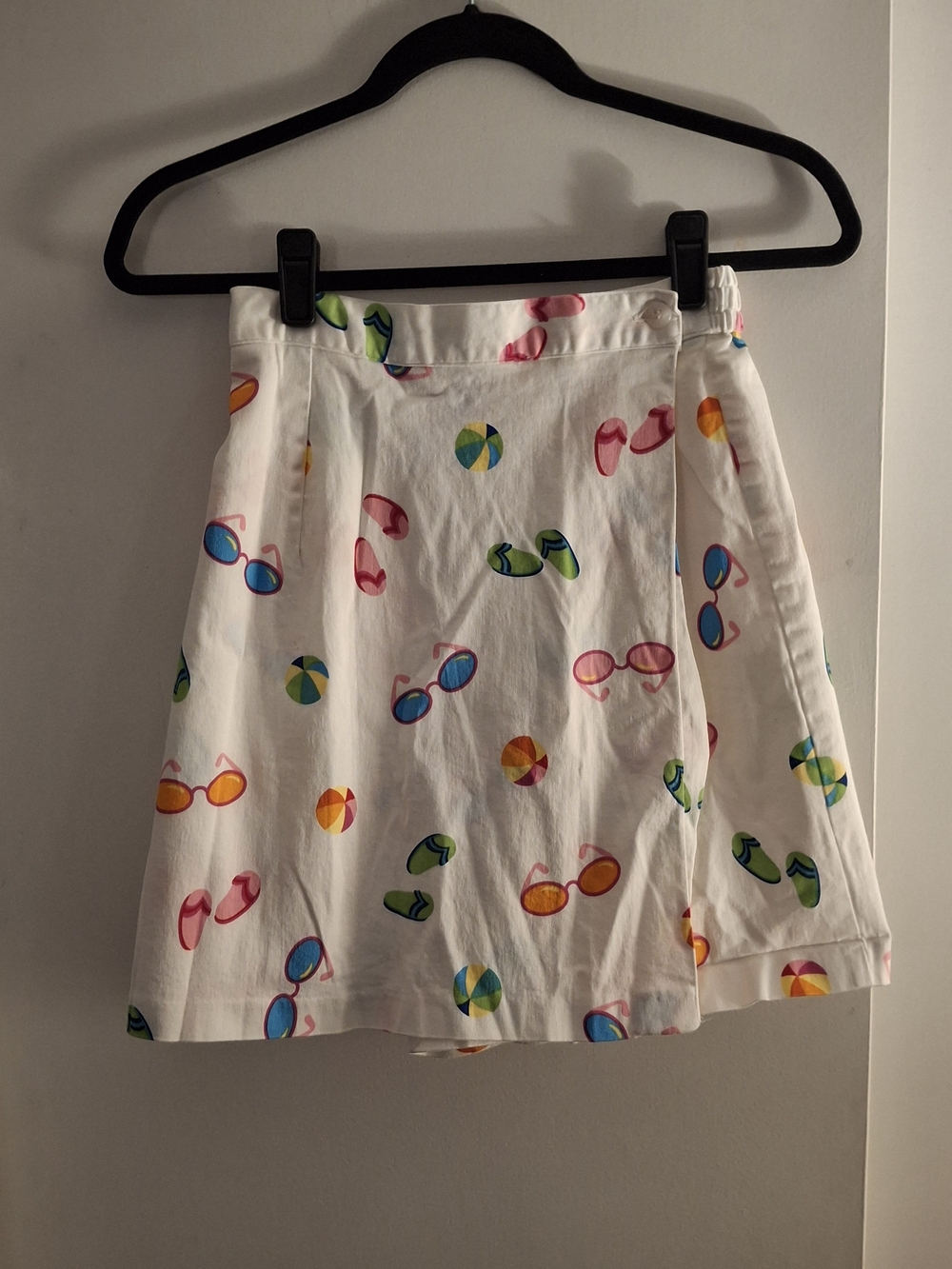 Briggs New York Women's White Skort with Pink Sunglasses Print